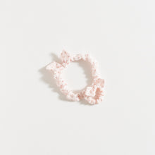 Load image into Gallery viewer, SCRUNCHIE / PEPPER FLOWERS GAUZE