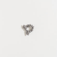 Load image into Gallery viewer, SCRUNCHIE / ANTHRACITE VICHY