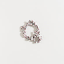 Load image into Gallery viewer, SCRUNCHIE / MINT FLOWERS GAUZE